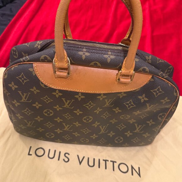 LOUIS VUITTON DEAUVILLE MONOGRAM BAG, TRAVEL BAG, MAKEUP BAG VERY DRY HANDLES - Picture 2 of 16